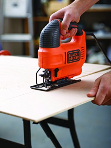 Black + Decker 520W Elektronik-Pendelhubstichsäge, 4-stufig, variable Drehzahl, Staubabsaugung, Koffer, KS701PEK - 