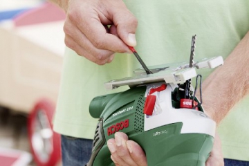 Bosch DIY Stichsäge PST 1000 PEL, 1 Sägeblatt T 144 D, 1 Sägeblatt-Set T234 5tlg., Spanreißschutz, Koffer (650 W, Schnitttiefe 100 mm in Holz, 10 mm in Stahl) - 
