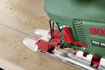 Bosch DIY Stichsäge PST 800 PEL, 1 Sägeblatt T 144 D, Spanreißschutz, Koffer (530 W, Schnitttiefe in Holz 80 mm, Schnitttiefe in Stahl 5 mm, Hubzahl bei Leerlauf 500 - 3.000 min-1) - 