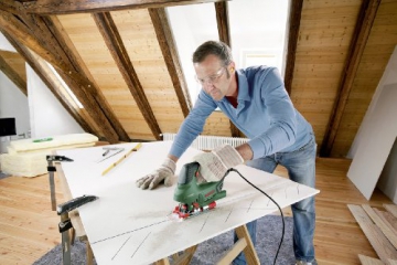 Bosch DIY Stichsäge PST 900 PEL, 1 Sägeblatt T 144 D, Spanreißschutz, CutControl, Transparenter Abdeckschutz, Sägeblattdepot, Koffer (620 W, Schnittiefe 90 mm Holz, 8 mm Stahl) - 