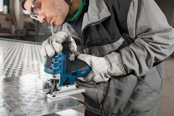 Bosch Professional GST 150 CE Stichsäge (mit 1 Sägeblatt T144D, max. 150 mm Schnitttiefe, 780 W, Koffer) 0601512000 - 